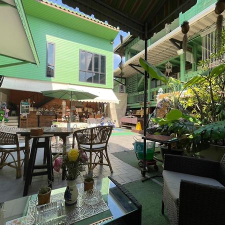 Green Teak House Bangkok Extérieur photo