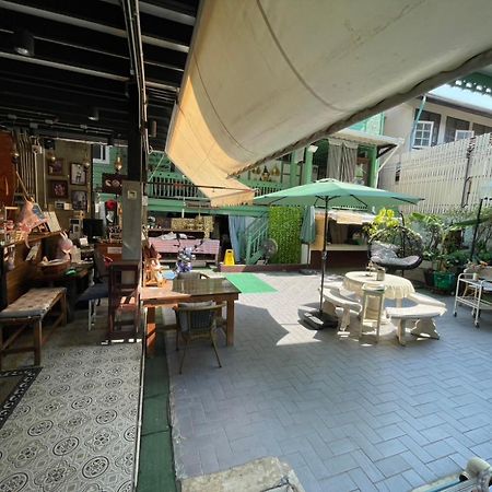 Green Teak House Bangkok Extérieur photo