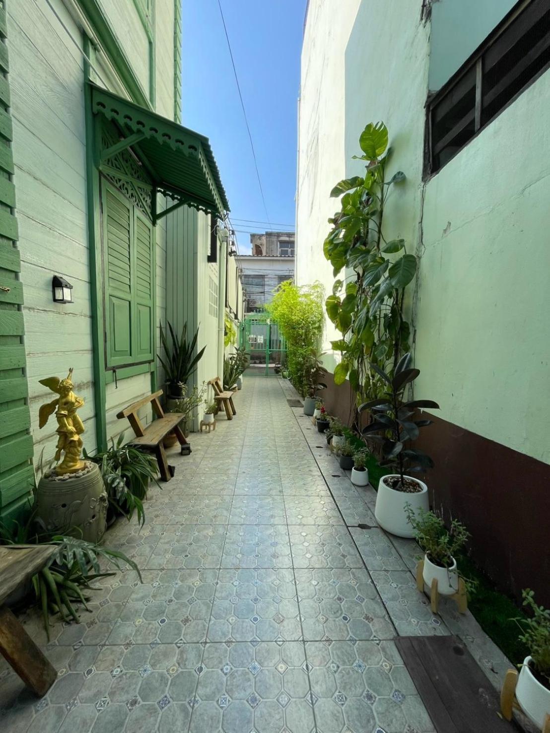 Green Teak House Bangkok Extérieur photo