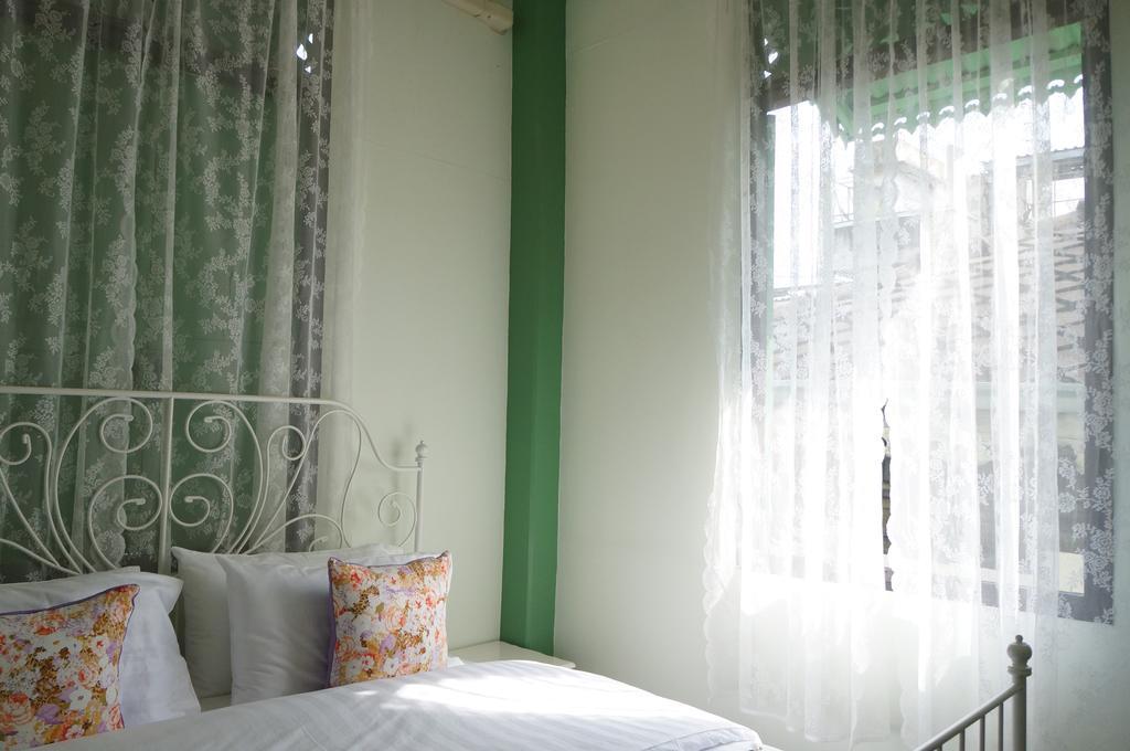 Green Teak House Bangkok Extérieur photo