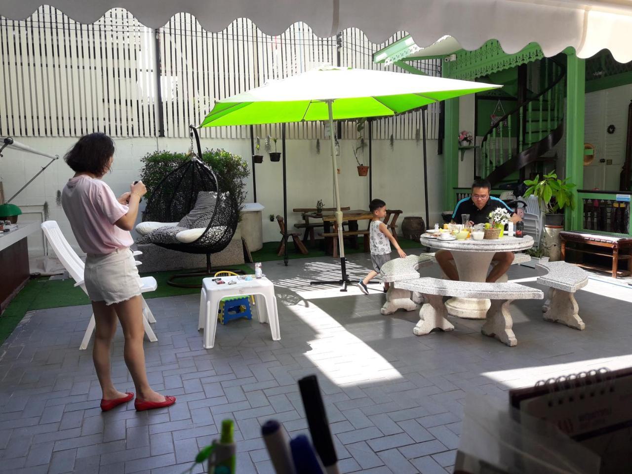 Green Teak House Bangkok Extérieur photo